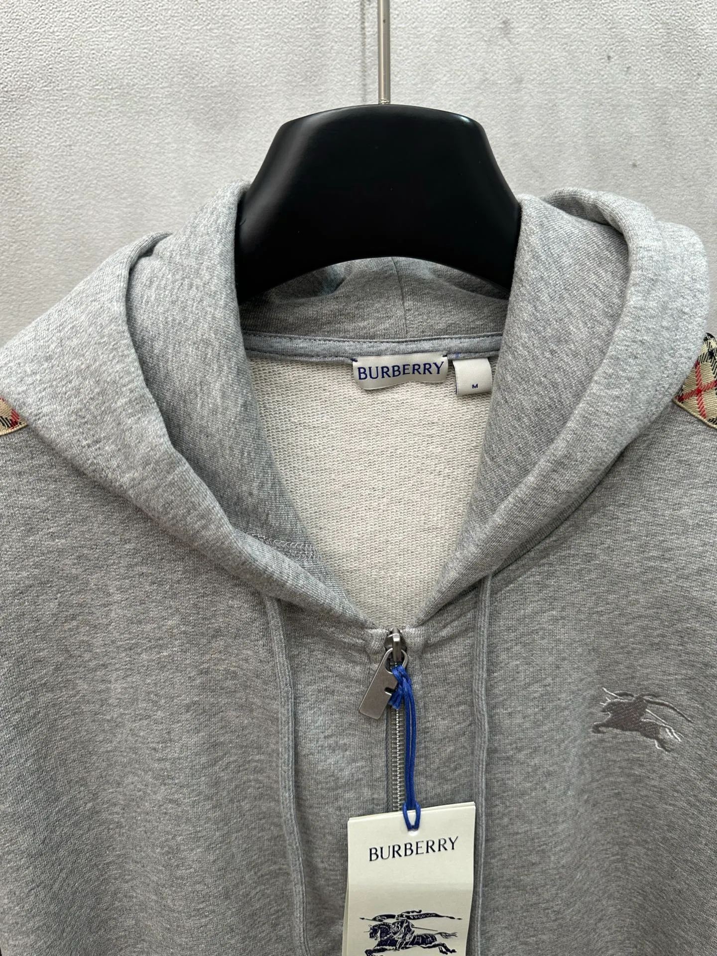 BURBERRY ： ， ， Wear-Resistant， 。 ， ， ， 。 ， ， 1： ， ， ， ， 。 2： 、 、 ， ， ， ， ， ±0.1mm 。 ： SIZE: S M L XL